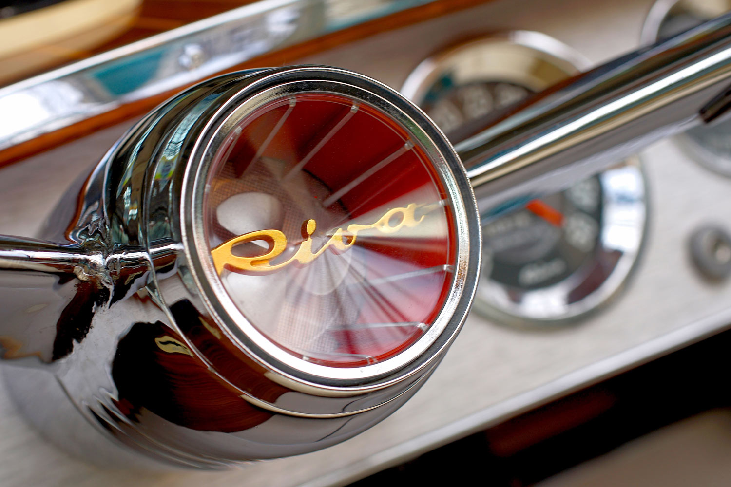 klasssiche Riva detail aufnahme Lenkradnabe